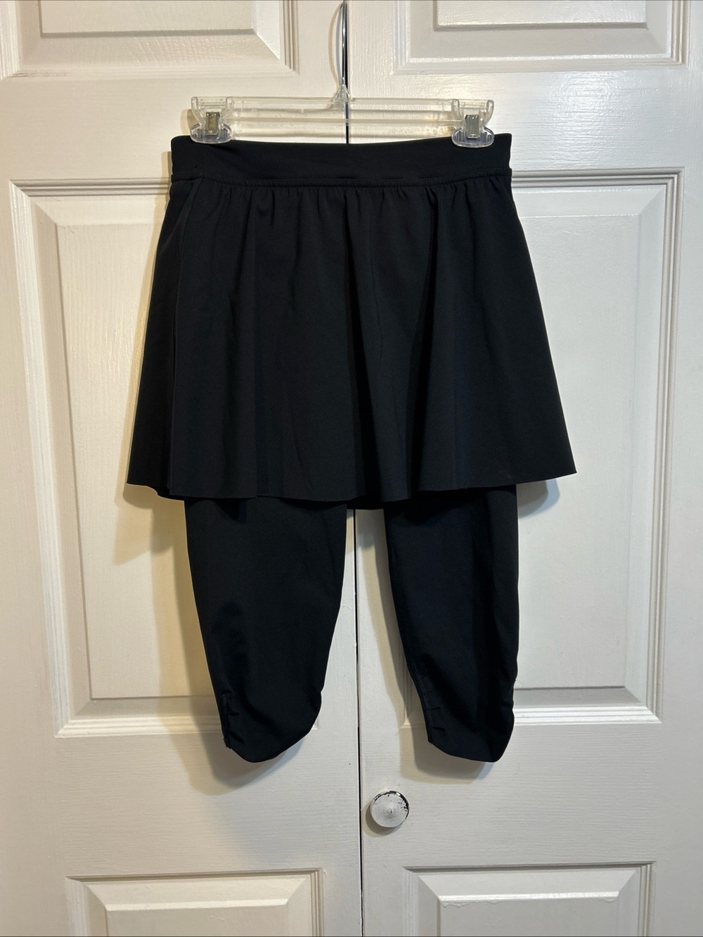 Spanx Booty Boost Active Skirted Legging Capri Skort Size M Medium Black